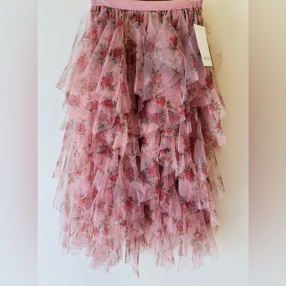 Amber Sky Dresses & Skirts - Amber Sky Romantic Coquette
Floral Tulle Midi Multi Layered Skirt Pink Sz Small